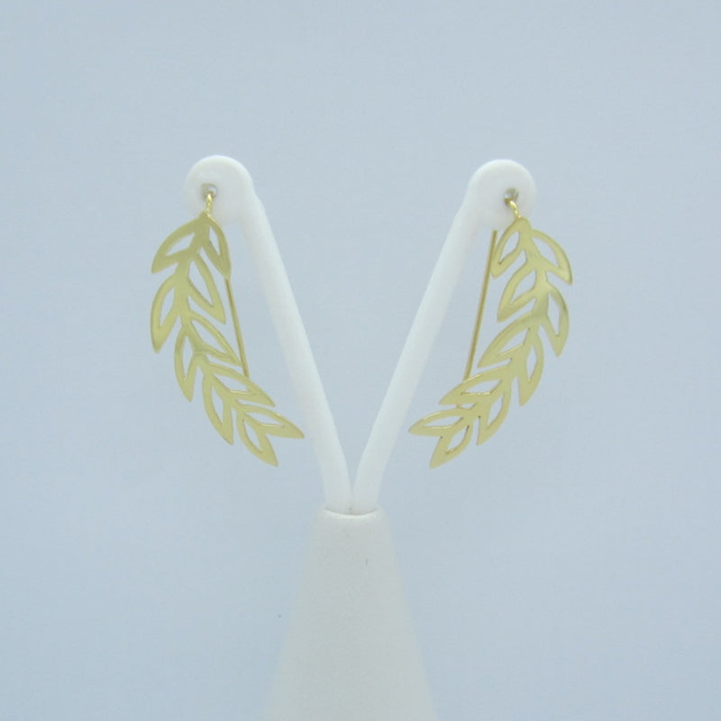 Aretes dorados hojas caladas