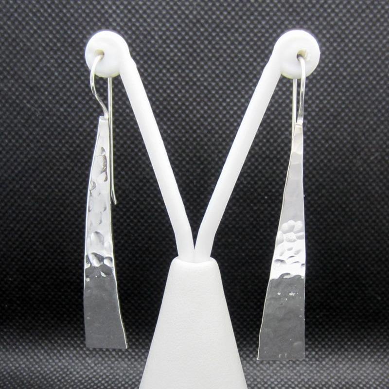 ARETES PLATEADOS OBELISCO - Petick Joyería Artesanal