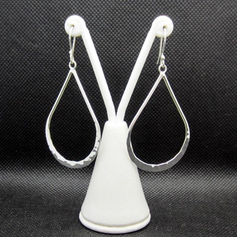 ARETES PLATEADOS GOTA DELGADA - Petick Joyería Artesanal
