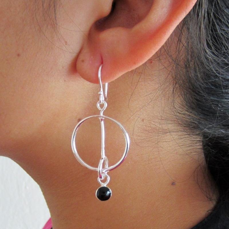 ARETES PLATEADOS AROS EN SINCRONIA - Petick Joyería Artesanal