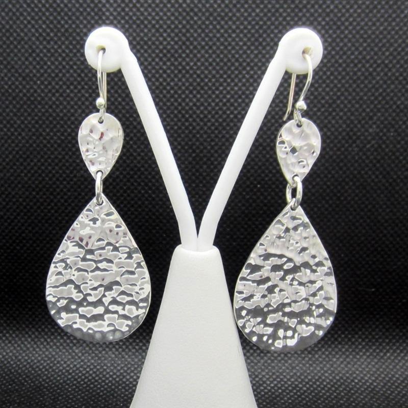 ARETES PLATEADOS AZTECAS MARTILLADOS - Petick Joyería Artesanal