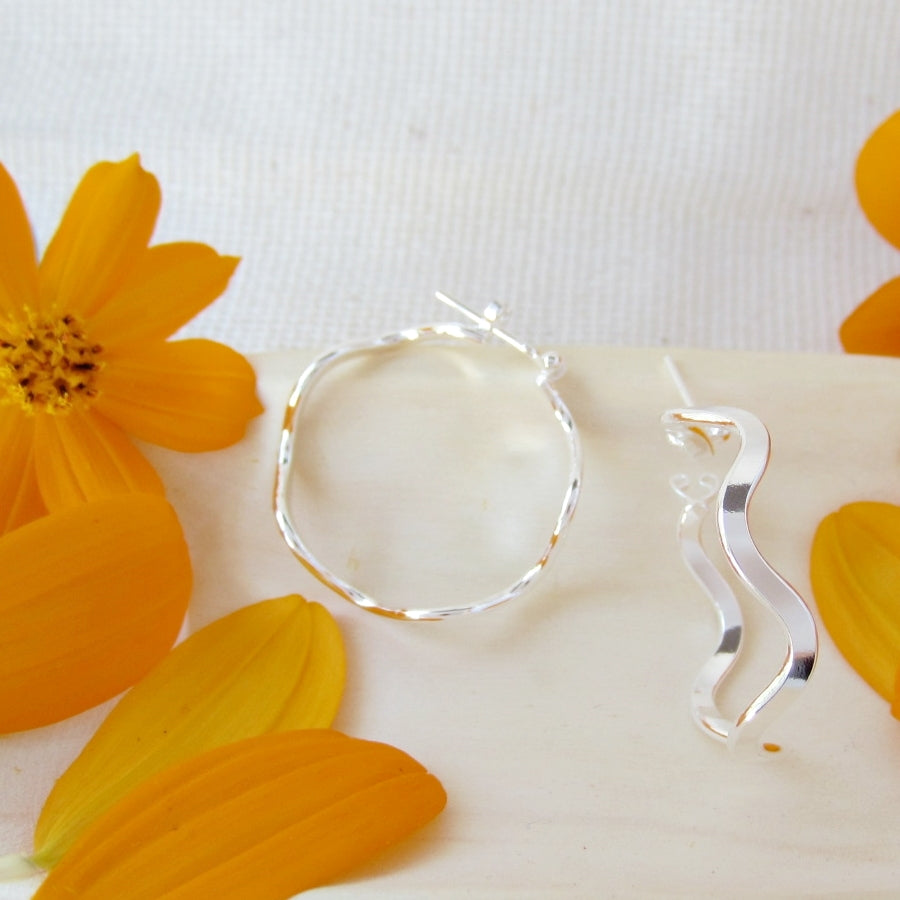 Girl wavy earring