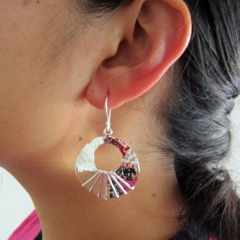 ARETES PLATEADOS RUSTICOS - Petick Joyería Artesanal