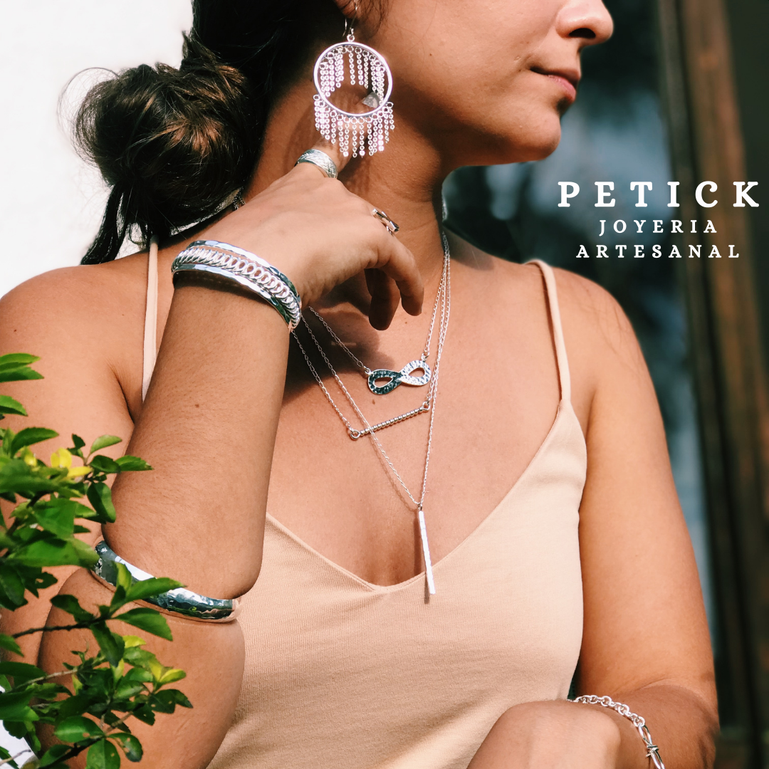 Collar plateado barras