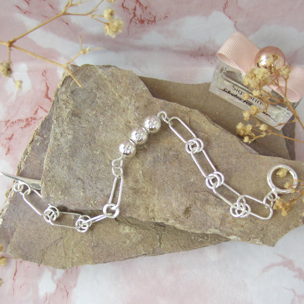 Pulsera plateada bolitas