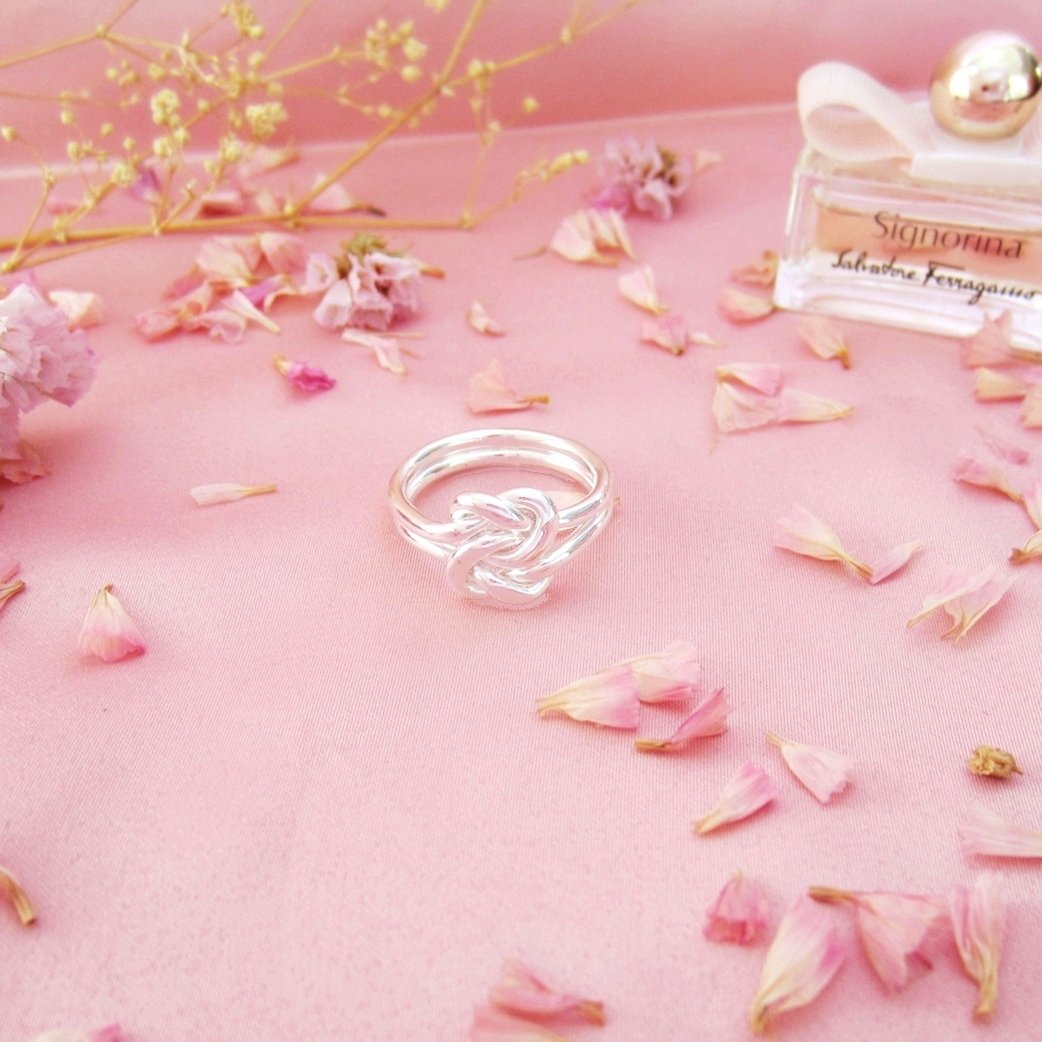 Anillo Plateado Nudo Infinito