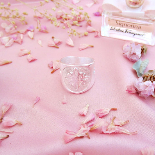 Anillo Plateado Nudo de Bruja