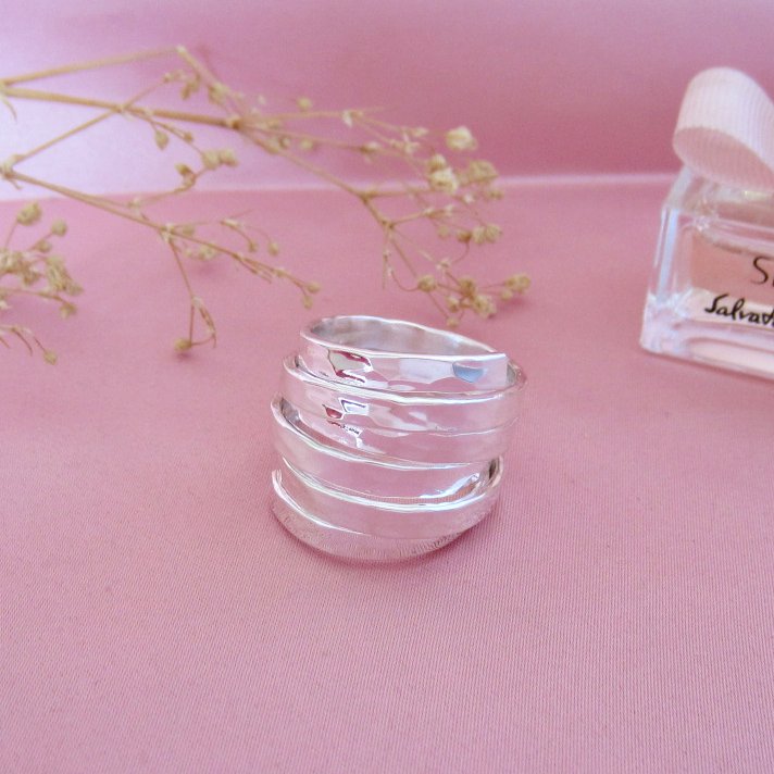 Anillo plateado Amarres