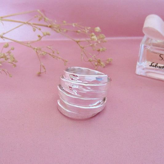 Anillo plateado Amarres