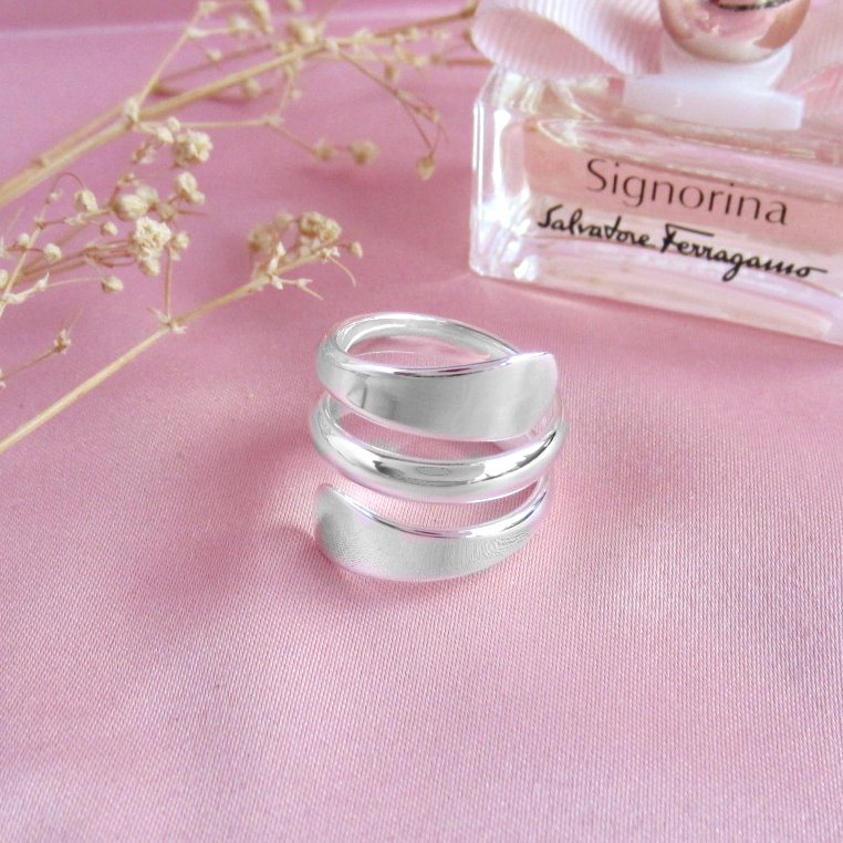 Anillo Espiral Minimalista