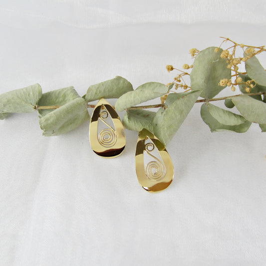 Arete Dorado Gota Chinos