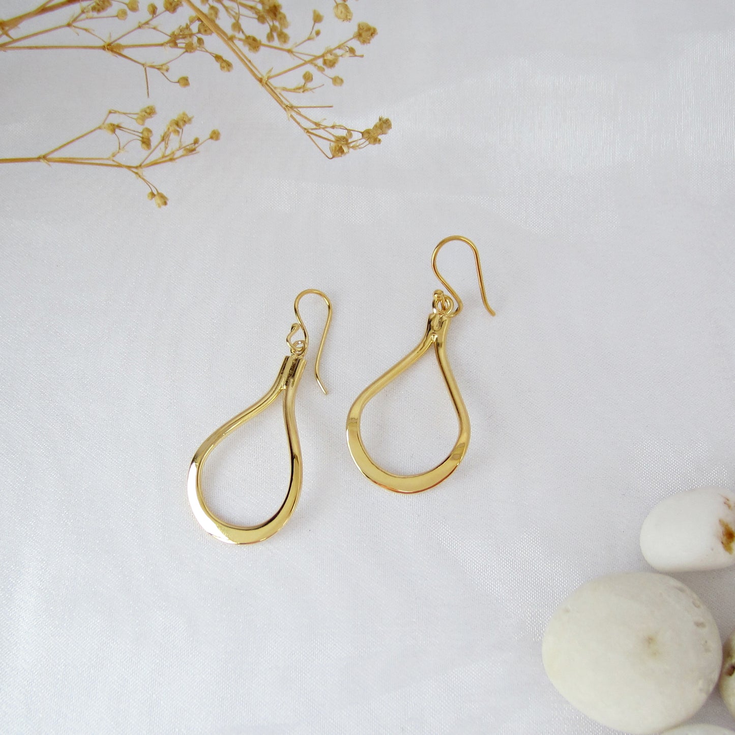 Arete Dorado Gota Curva