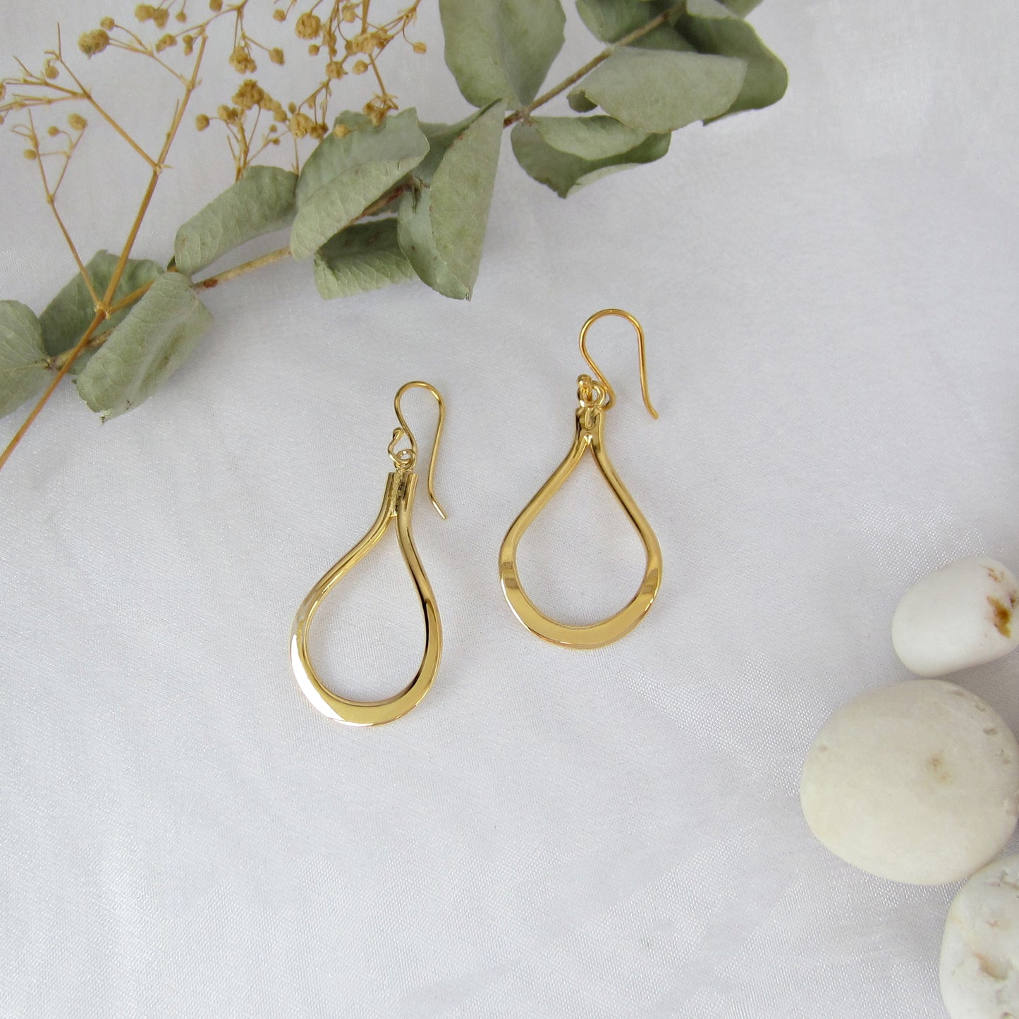 Arete Dorado Gota Curva