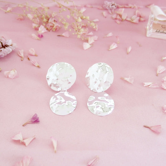 Arete plateado doble bombeado