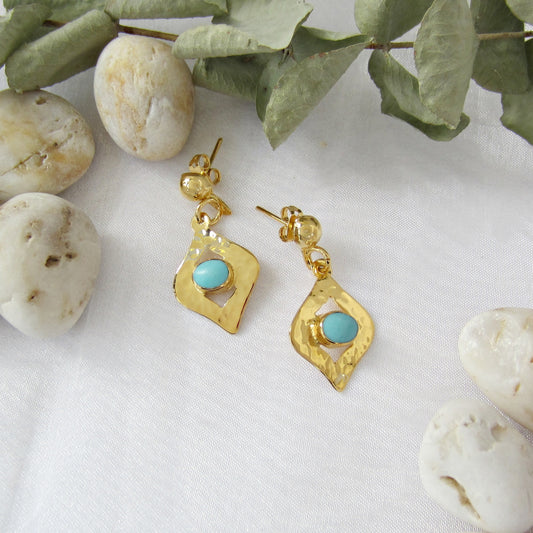 Aretes Dorados Avellana Martillada