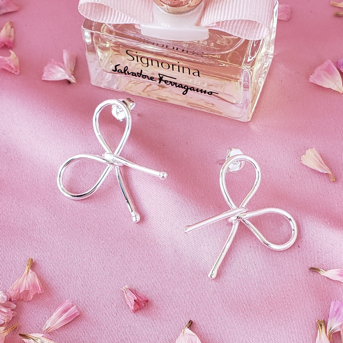 Aretes Plateado Moño Coquette