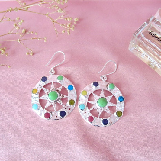 Aretes Plateados Sol Colorido