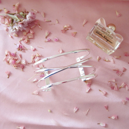 Brazalete Plateado Elegante Cruzado