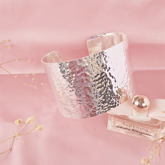 Brazalete Plateado Martillado Grueso