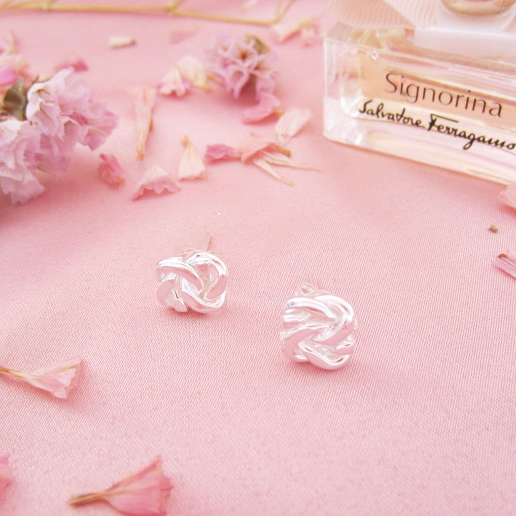 Broquel Plateado Nudo Infinito