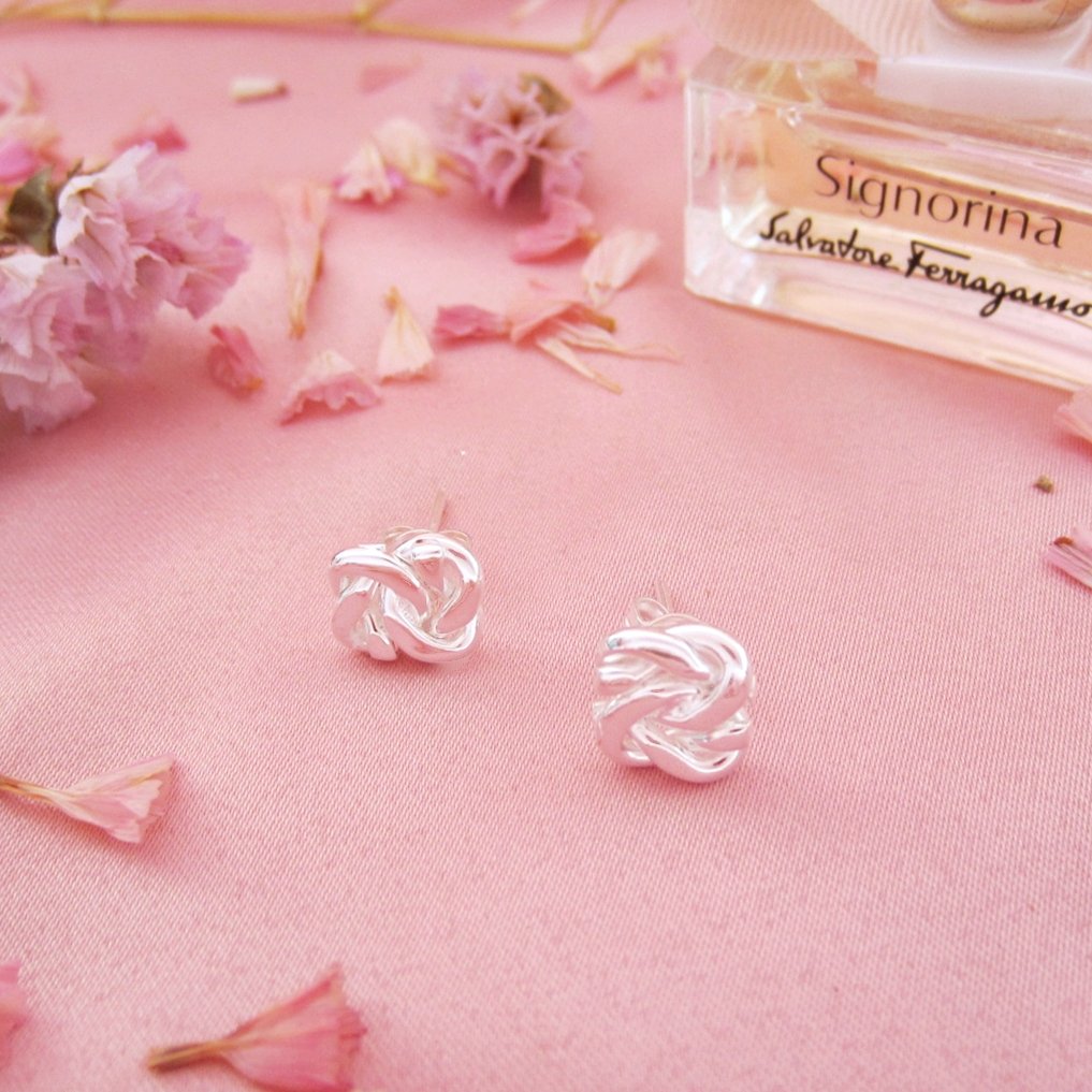 Broquel Plateado Nudo Infinito