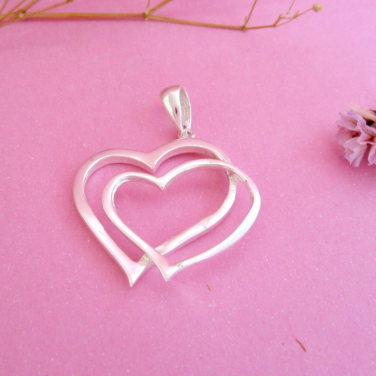 Dije Plateado Doble Corazón
