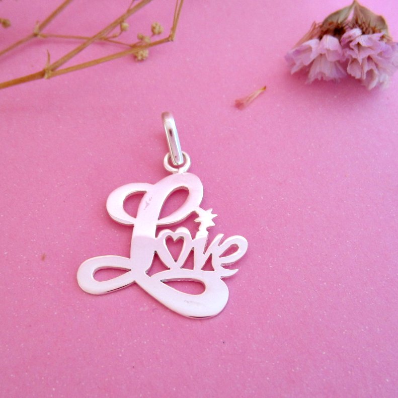 Dije Plateado Love
