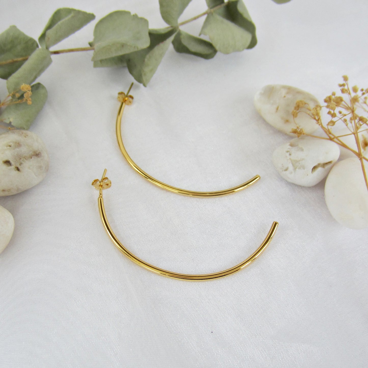 Aretes Dorados Barra Media Luna
