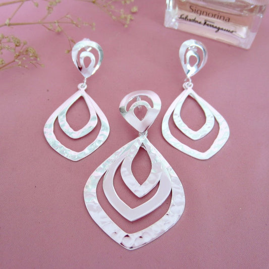 Juego Aretes y Dije Mantis