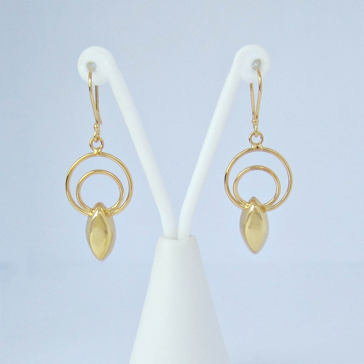 Arete Dorado Círculo Almendra