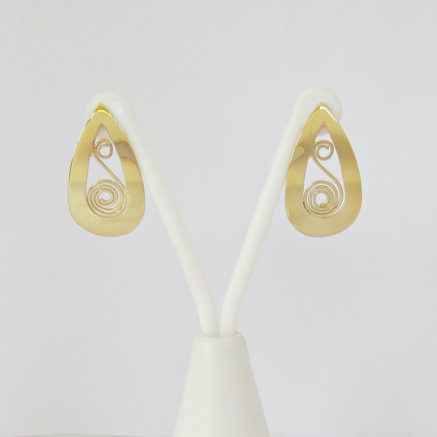 Arete Dorado Gota Chinos