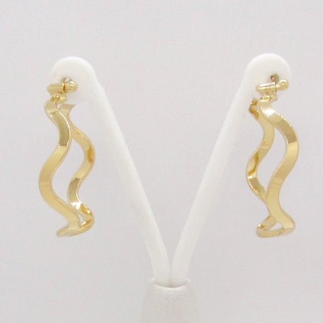 Wavy gold earrings