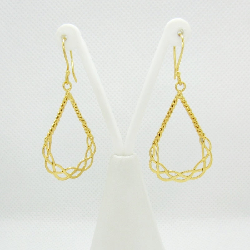 Aretes dorados canasta