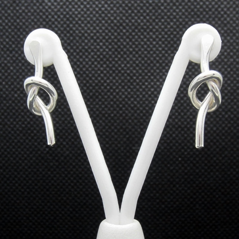 Aretes plateados nudo marinero