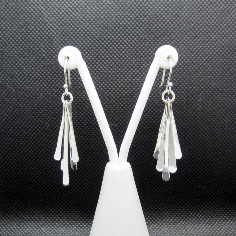 Aretes plateados abanico