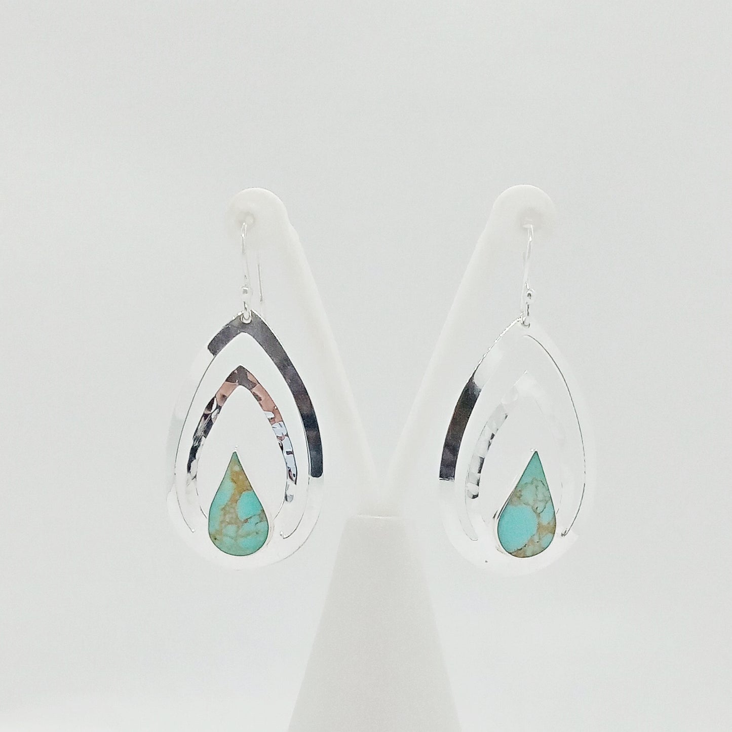 Arete Plateado Gota Elegante