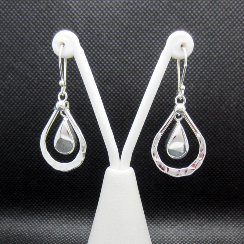 Aretes plateados gotas de lluvia