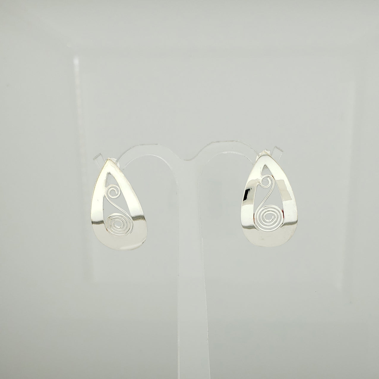 Arete plateado gota chinos