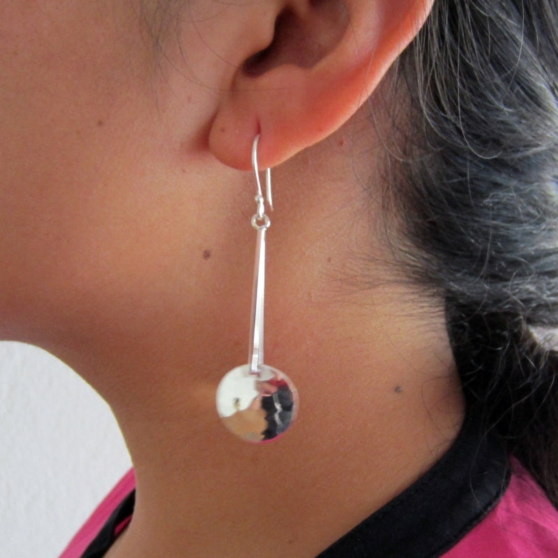 Aretes plateados geométricos