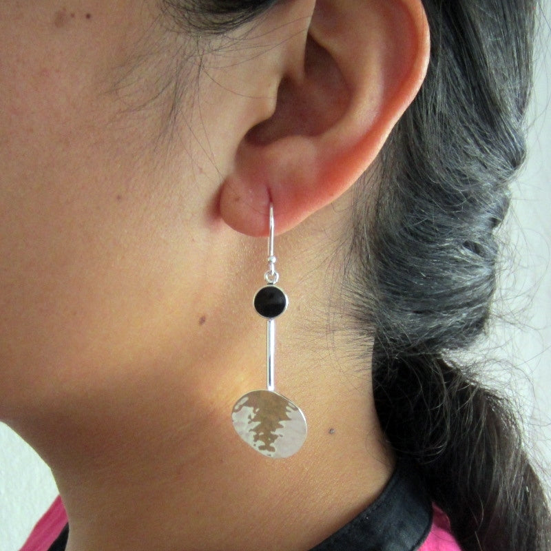 Aretes plateados arte moderno