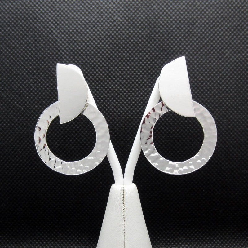 Aretes plateados retro