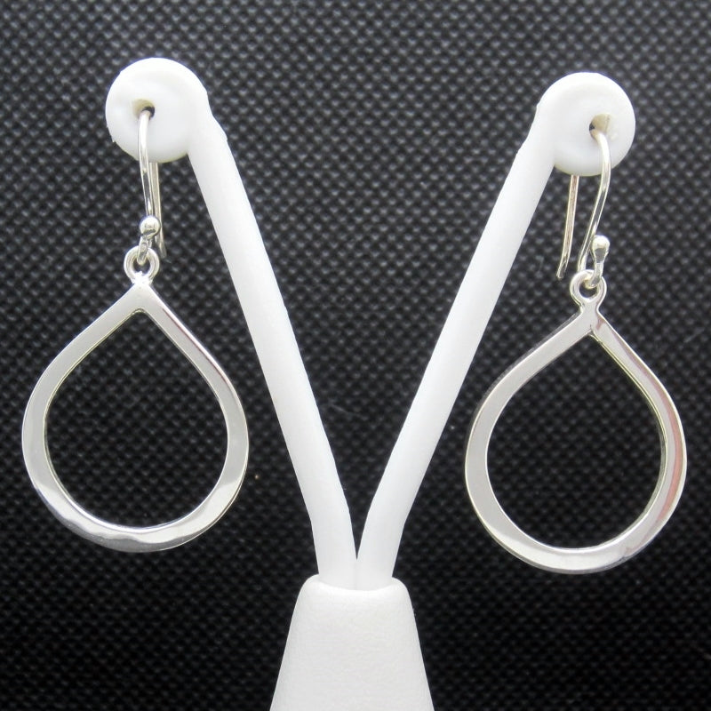 Aretes plateados gota minimalista