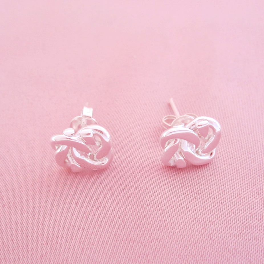 Broquel Plateado Nudo Infinito