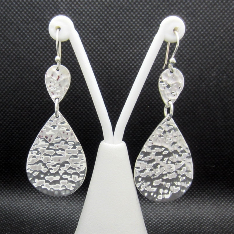 Aretes plateados aztecas martillados