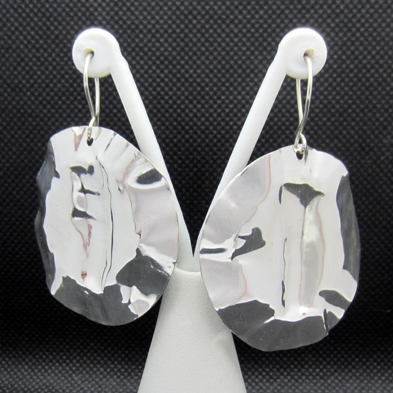 Aretes plateados maxi corrugados