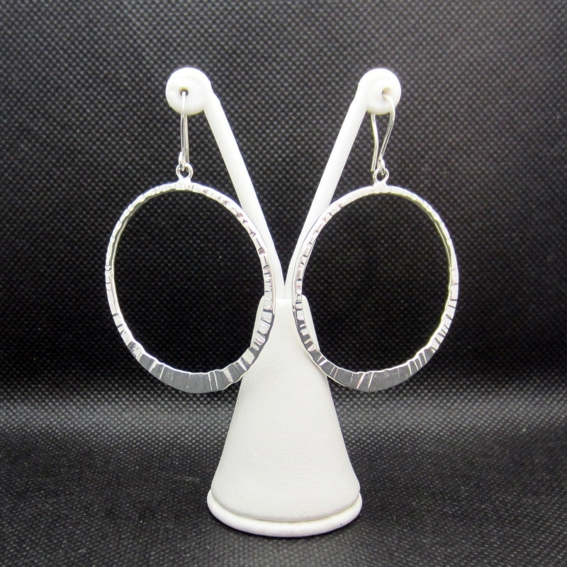 Aretes plateados aro con textura