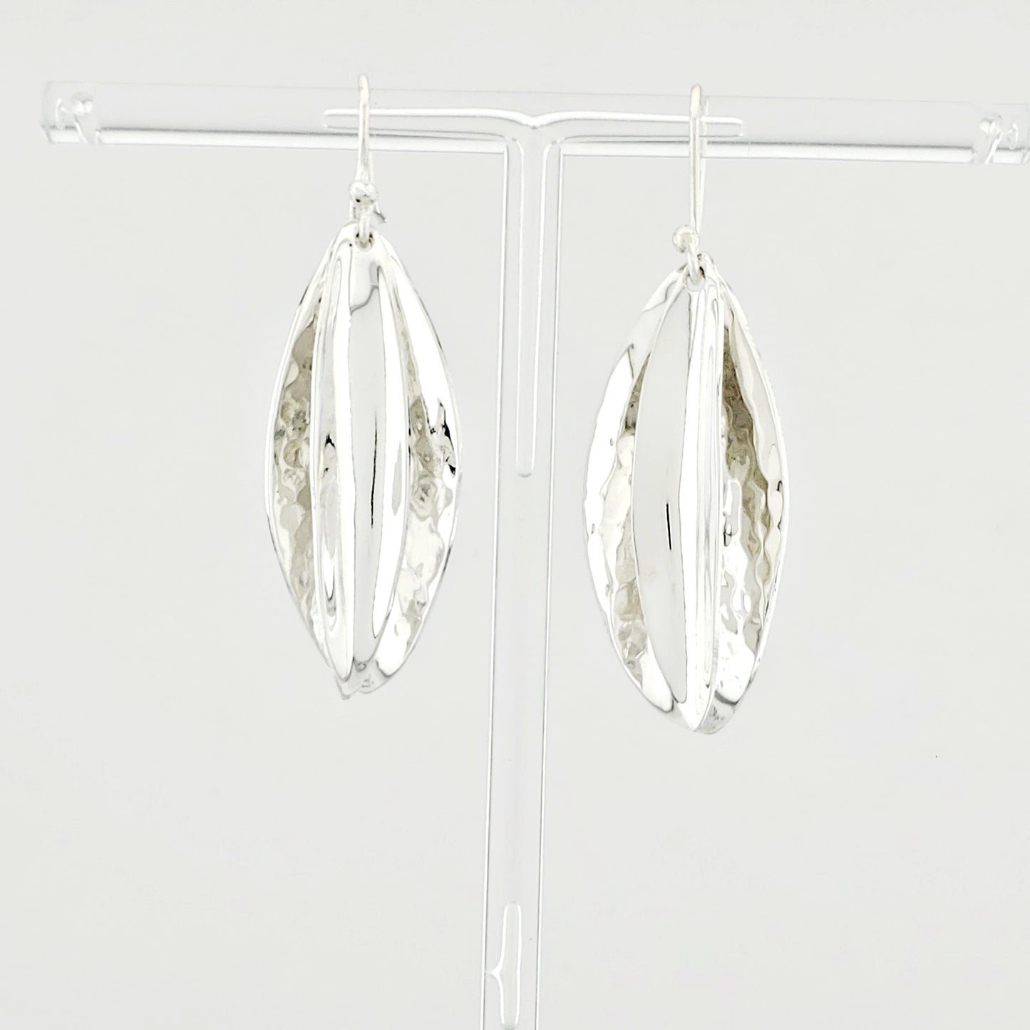 Arete Plateado Doble Hoja