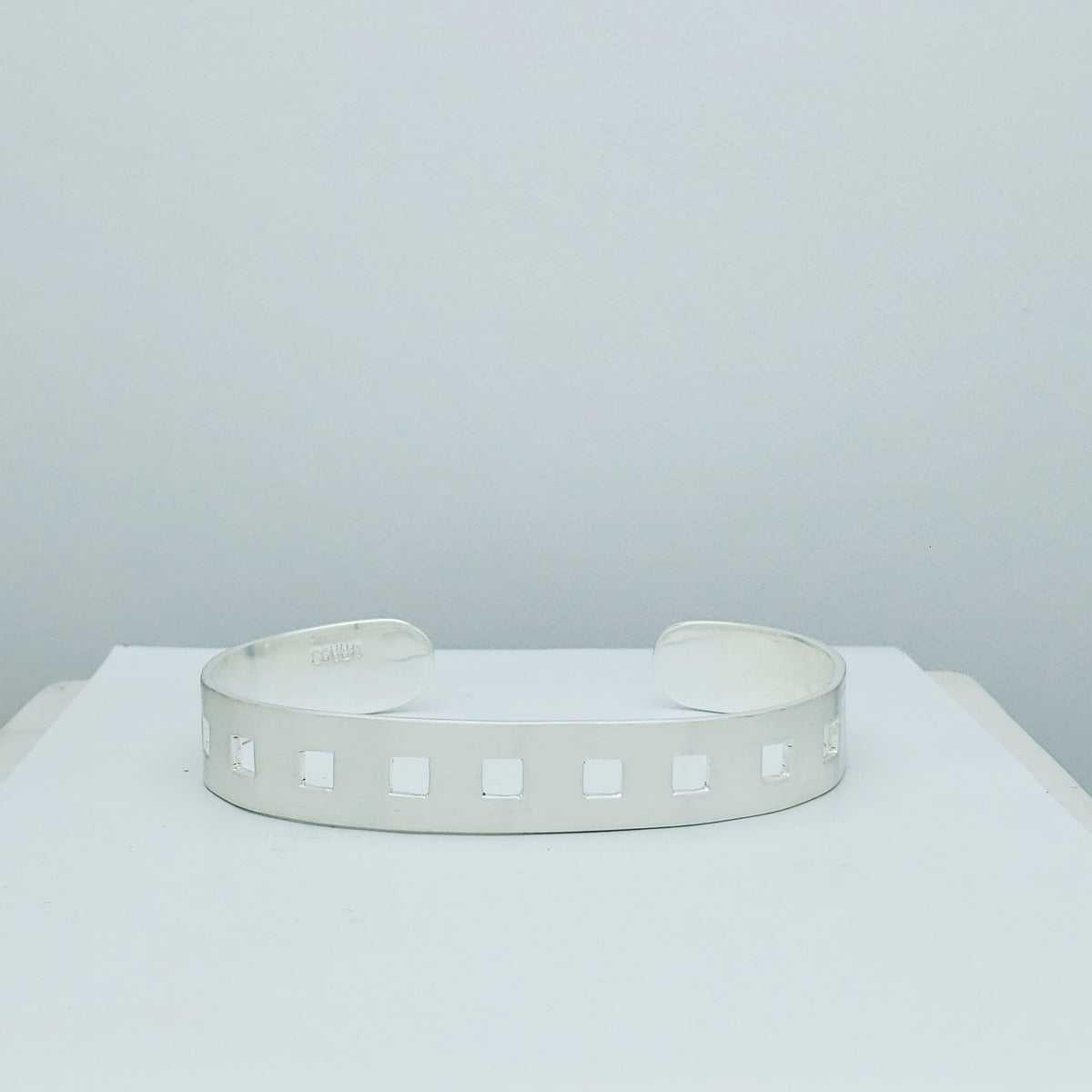 Brazalete Mate Geometrico