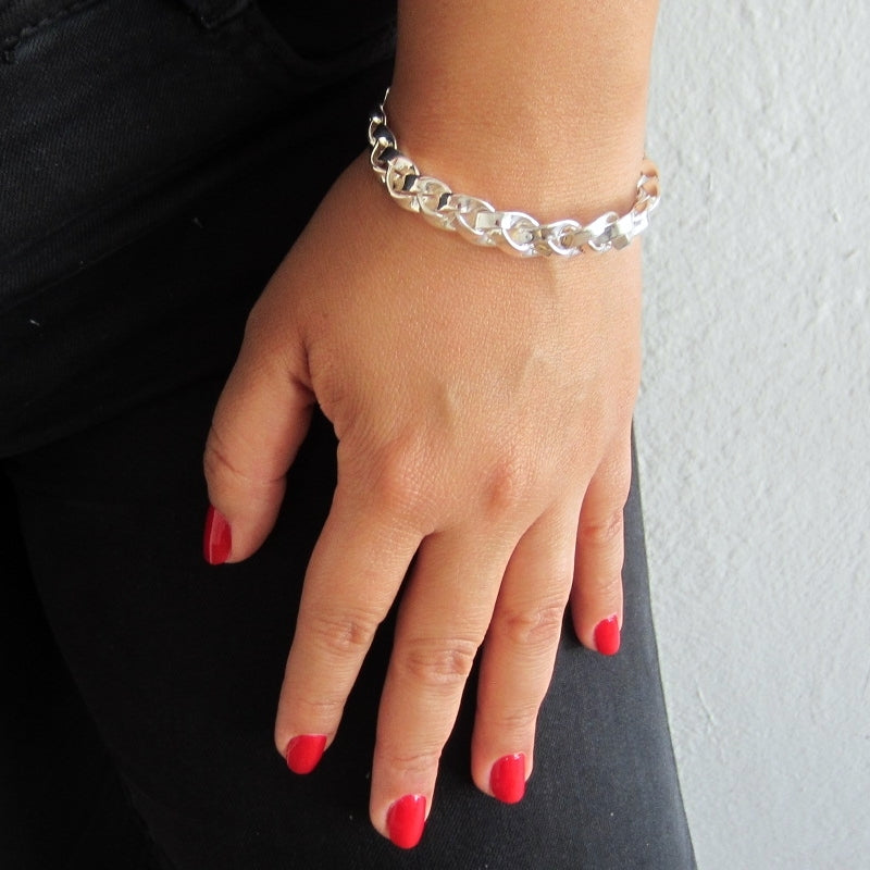 Brazalete plateado trenzado