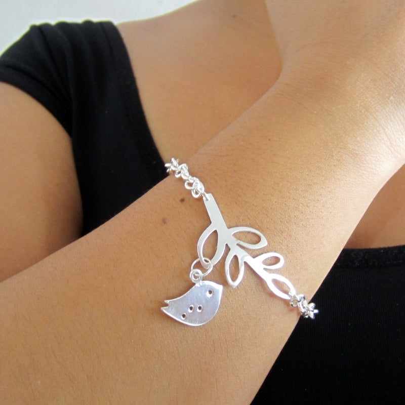 Pulsera plateada rama y pajarito